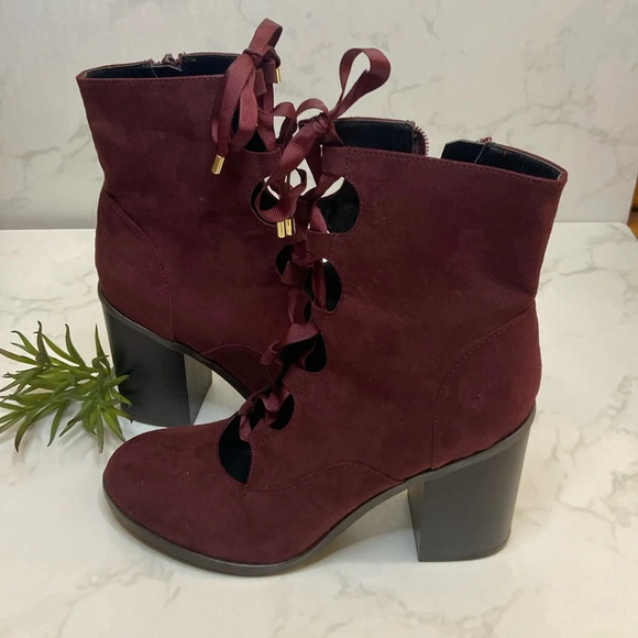 New Indigo Rd. Dark Red Lace up Fabric Booties Boots Ankle 9 Winter Fall Preppy - Picture 1 of 7